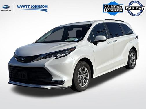 2023 Toyota Sienna XLE