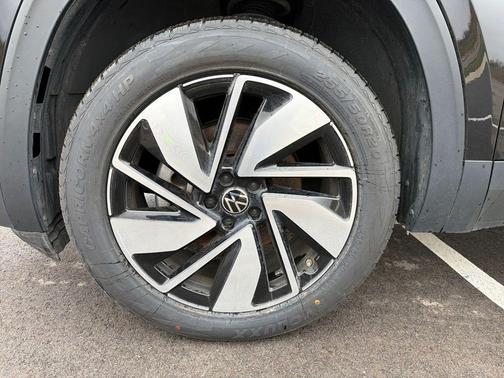 2024 Volkswagen Atlas 2.0T SE w/Technology 4MOTION