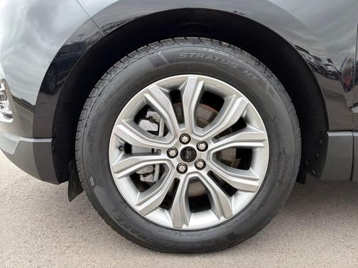 2023 Ford Edge Titanium