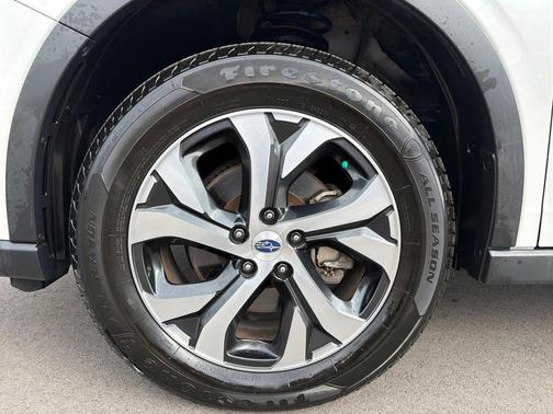 Crystal White Pearl 2020 Subaru Outback Touring XT