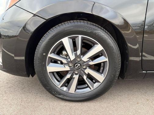 2023 Nissan Versa 1.6 SV