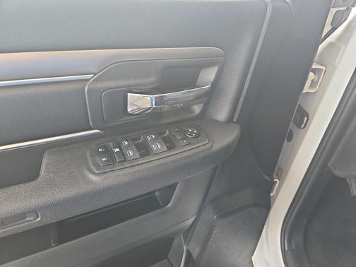 2024 RAM 1500 Classic Warlock Crew Cab 4x4 5'7' Box