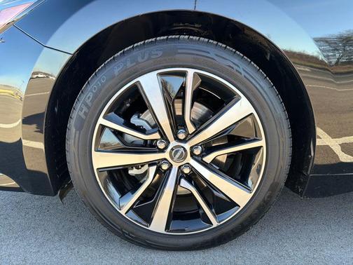 2023 Nissan Maxima SV