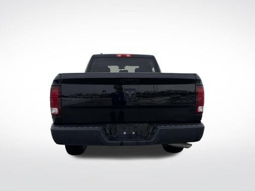 2024 RAM 1500 Classic Warlock Crew Cab 4x4 5'7' Box