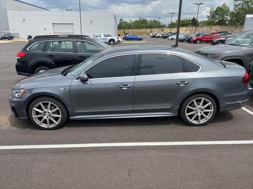 2017 Volkswagen Passat 1.8T R-Line w/Comfort