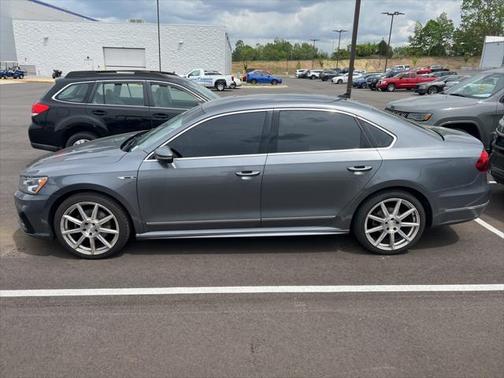 2017 Volkswagen Passat 1.8T R-Line w/Comfort