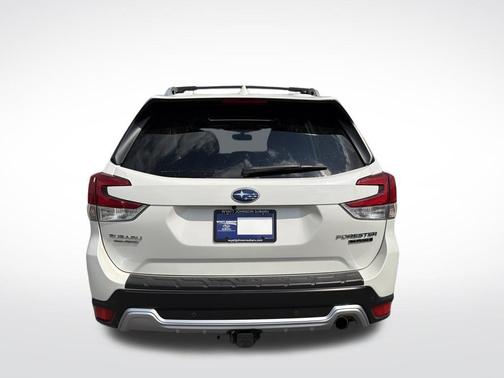 Crystal White Pearl 2023 Subaru Forester Touring
