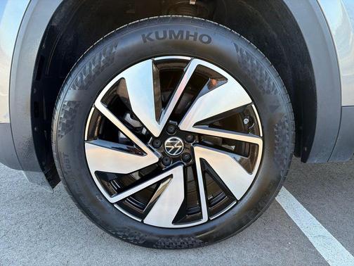 2025 Volkswagen Atlas 2.0T SE w/Technology 4MOTION