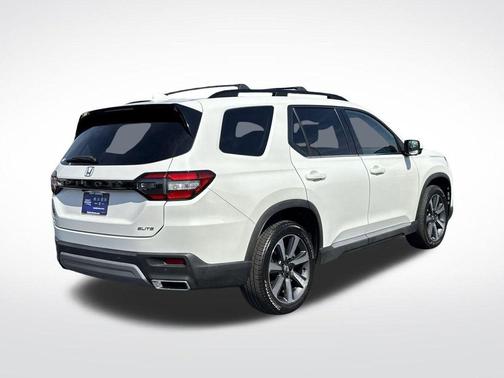 2023 Honda Pilot AWD Elite