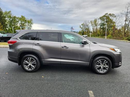 2017 Toyota Highlander LE