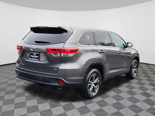 2017 Toyota Highlander LE