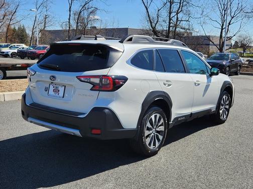 Crystal White Pearl 2025 Subaru Outback Limited