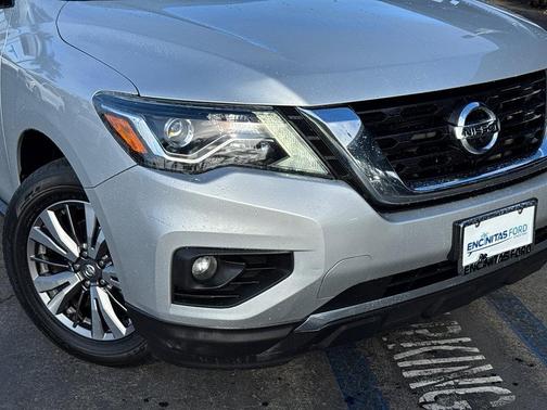 2019 Nissan Pathfinder SL