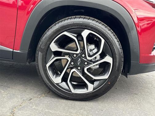 Crimson Metallic 2025 Chevrolet Trax FWD 2RS