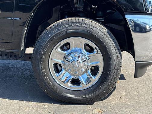 2022 RAM 2500 Tradesman Crew Cab 4x4 6'4' Box