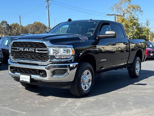 2022 RAM 2500 Tradesman Crew Cab 4x4 6'4' Box