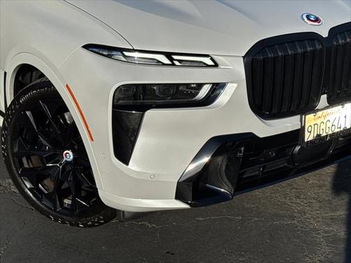 2023 BMW X7 M60i