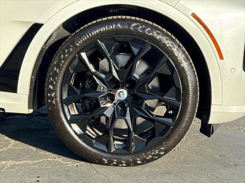 2023 BMW X7 M60i