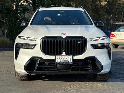 2023 BMW X7 M60i