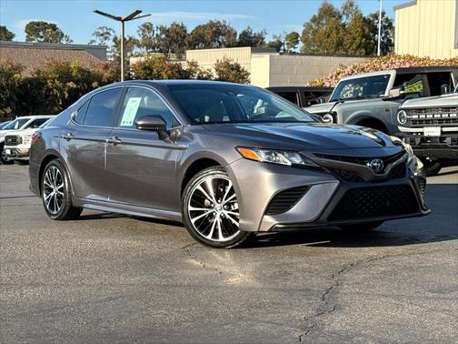 2020 Toyota Camry SE