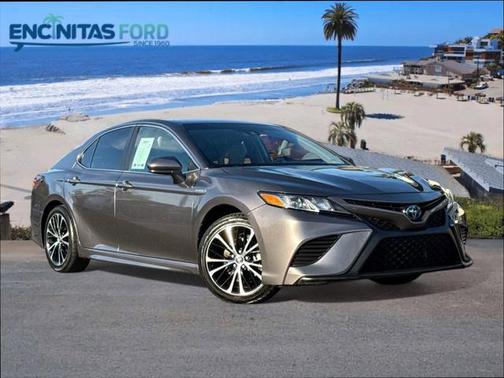 2020 Toyota Camry SE