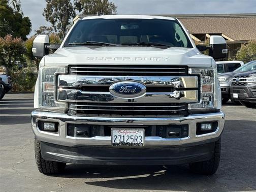 Oxford White 2019 Ford F-250 Lariat