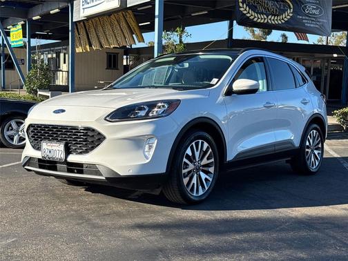Star White Metallic Tri-Coat 2022 Ford Escape Titanium