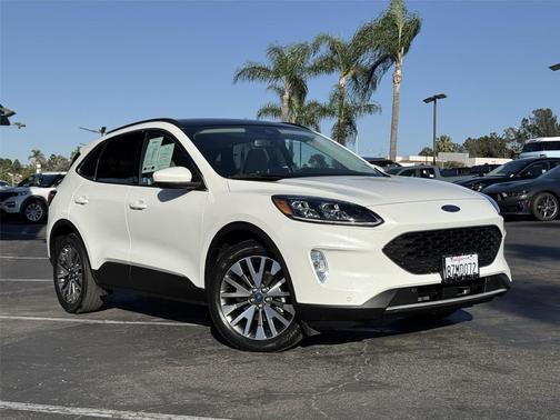 Star White Metallic Tri-Coat 2022 Ford Escape Titanium