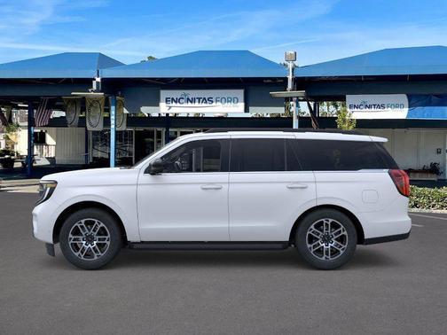 Star White Metallic Tri-Coat 2026 Ford Expedition Active