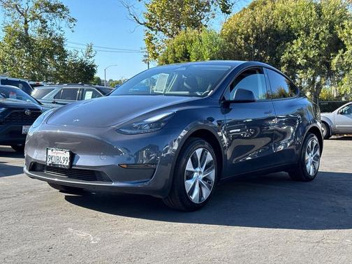2024 Tesla Model Y Long Range Dual Motor All-Wheel Drive