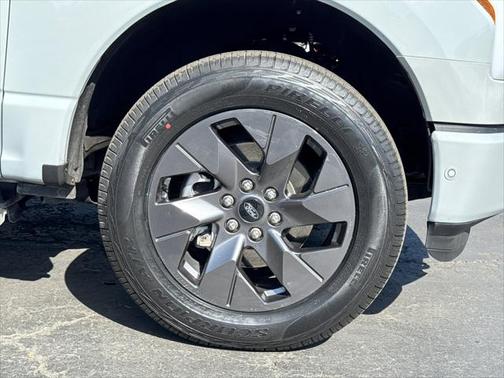 2023 Ford F-150 Lightning LARIAT