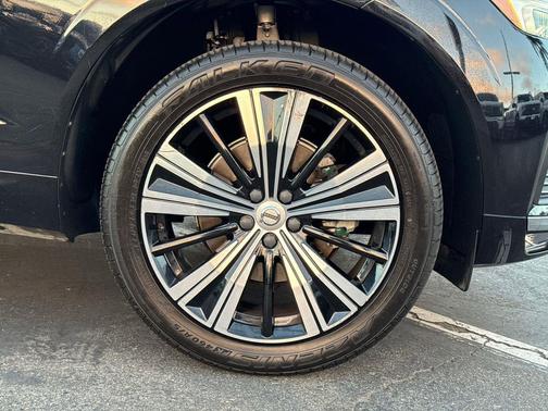 2022 Volvo XC60 B5 Inscription