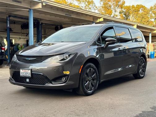 2020 Chrysler Pacifica Hybrid Limited
