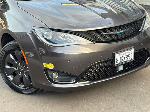 2020 Chrysler Pacifica Hybrid Limited