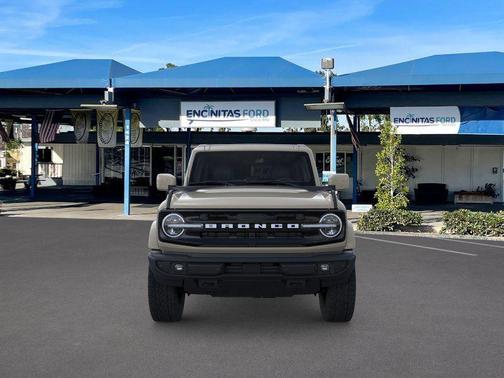Desert Sand 2026 Ford Bronco Outer Banks
