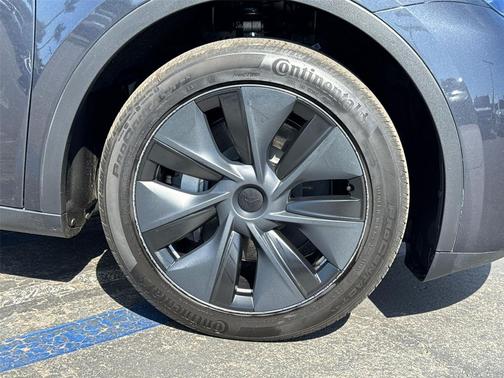 2025 Tesla Model Y Long Range Dual Motor All-Wheel Drive