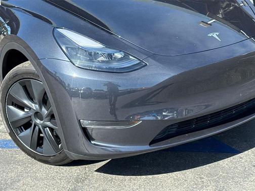2025 Tesla Model Y Long Range Dual Motor All-Wheel Drive