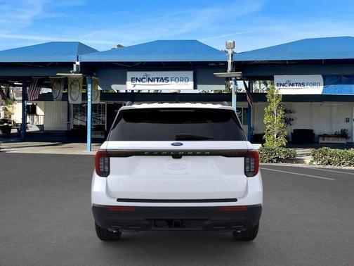 Star White Metallic Tri-Coat 2026 Ford Explorer Active
