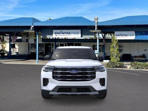 Star White Metallic Tri-Coat 2026 Ford Explorer Active