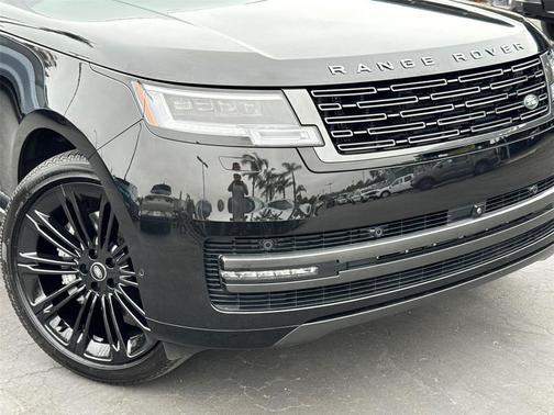 Santorini Black Metallic 2025 Land Rover Range Rover P400 SE