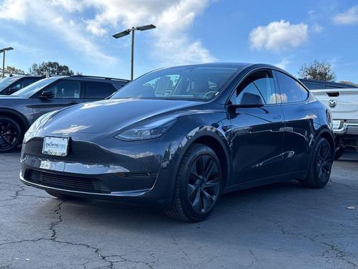 2024 Tesla Model Y Long Range Dual Motor All-Wheel Drive