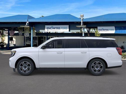 Star White Metallic Tri-Coat 2026 Ford Expedition Max Active 4x2