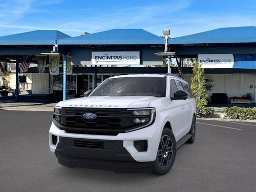 Star White Metallic Tri-Coat 2026 Ford Expedition Max Active 4x2