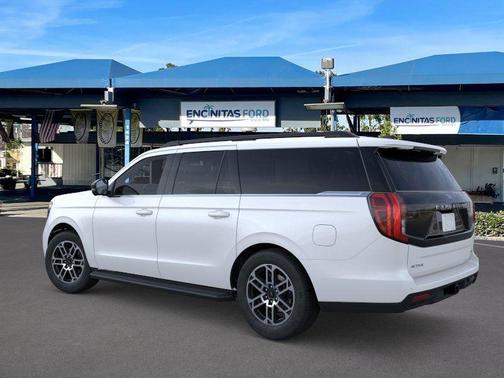 Star White Metallic Tri-Coat 2026 Ford Expedition Max Active 4x2