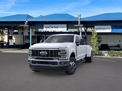 Star White Metallic Tri-Coat 2026 Ford F-350 Lariat