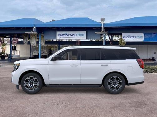 Star White Metallic Tri-Coat 2026 Ford Expedition Active