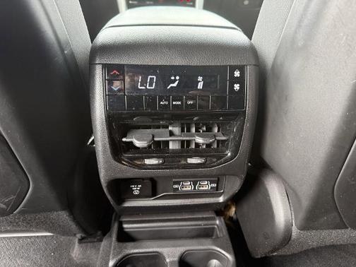 2022 Jeep Grand Cherokee LAREDO