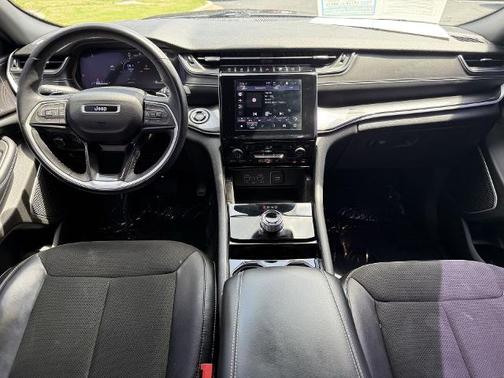 2022 Jeep Grand Cherokee LAREDO