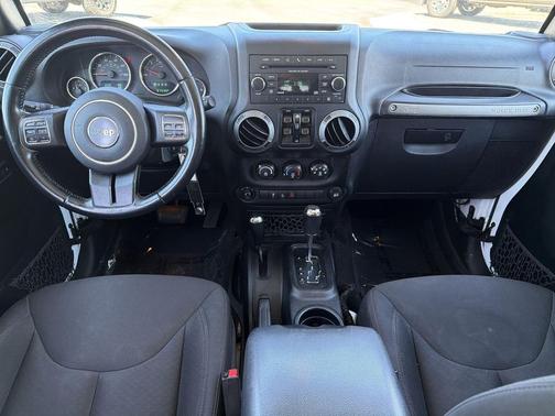 Bright White Clearcoat 2016 Jeep Wrangler Unlimited Sport