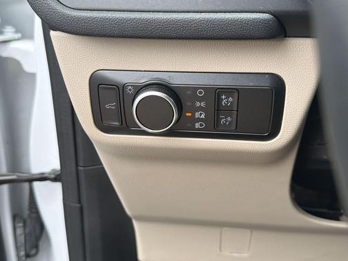 Oxford White 2022 Ford Escape SE